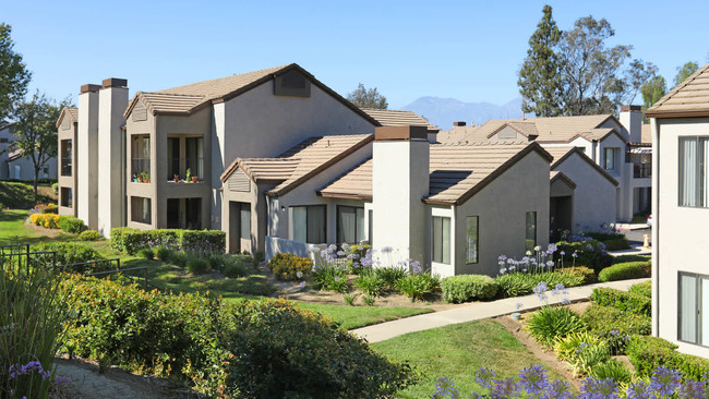 Eagle Canyon in Chino Hills, CA - Foto de edificio - Building Photo