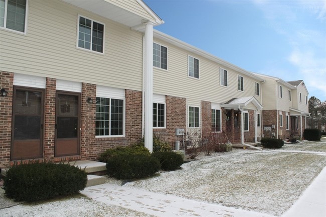 Pine Run Place Townhomes and Apartments