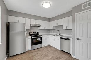 The Laurel in Pensacola, FL - Building Photo