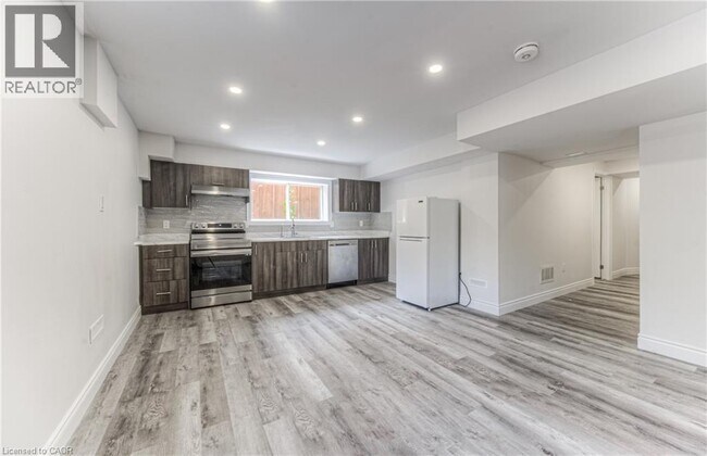 93 Tremaine Dr in Kitchener, ON - Building Photo - Building Photo