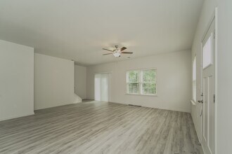 7121 Plott Rd in Charlotte, NC - Building Photo - Building Photo