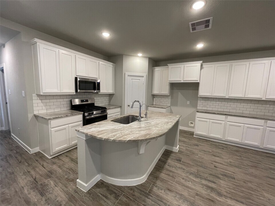 5026 Mint Orchard Dr in Houston, TX - Building Photo