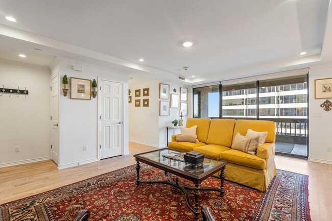 5909 Luther Ln, Unit 2000A in Dallas, TX - Building Photo - Building Photo
