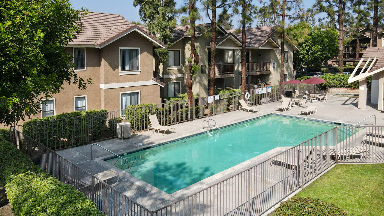 Rolling Ridge Apartments in Chino Hills, CA - Building Photo