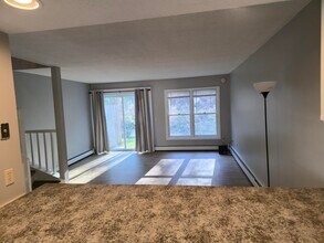 10 Merrill Pl, Unit 161 in Enfield, NH - Foto de edificio - Building Photo