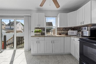 46 Kenmore Rd in Valley Stream, NY - Building Photo - Building Photo