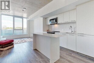 25 Baseball Pl in Toronto, ON - Building Photo