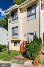 9836 Sweet Mint Dr in Vienna, VA - Building Photo - Building Photo