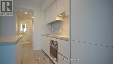 4015 The Exchange in Mississauga, ON - Building Photo - Building Photo