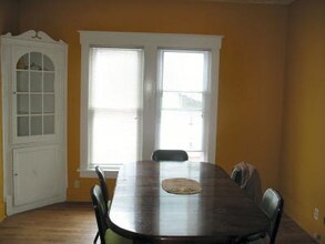 404 1/2 W Vine St in Champaign, IL - Building Photo - Building Photo
