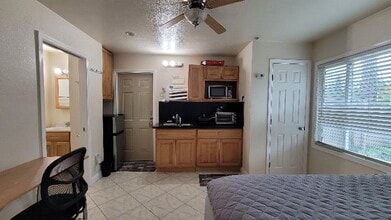 1709 Corby Ave in Santa Rosa, CA - Building Photo - Building Photo