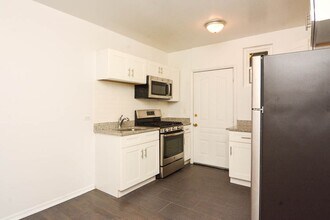2347 N Drake Ave, Unit 3533-3 in Chicago, IL - Foto de edificio - Building Photo