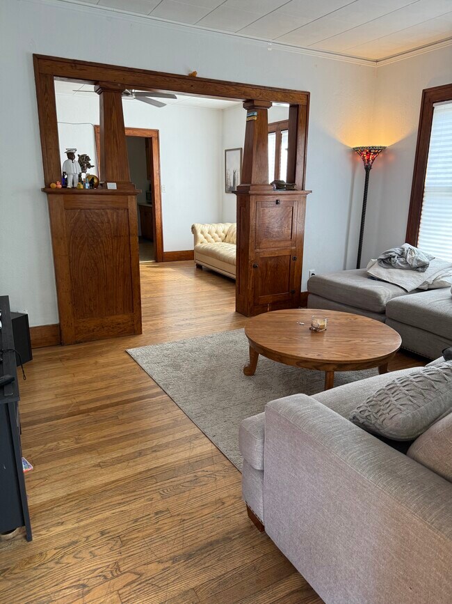 670 S Governor St, Unit House 6 bedrooms in Iowa City, IA - Building Photo - Building Photo