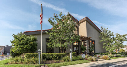 The Club at Indian Creek Apartment Homes in Overland Park, KS - Building Photo - Building Photo