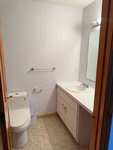 166 Quincy Shore Dr, Unit 107 in Quincy, MA - Building Photo - Building Photo