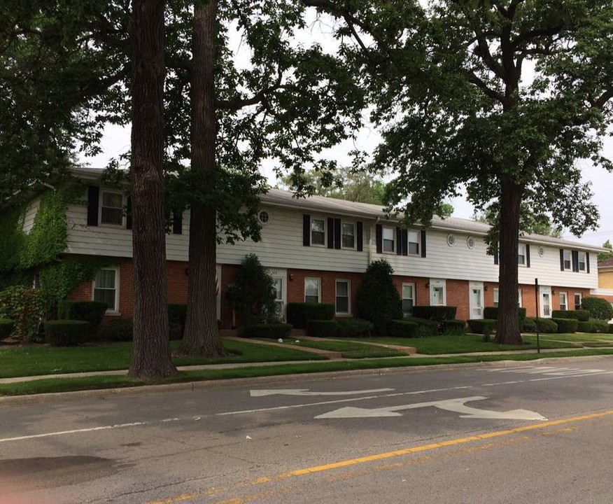 Trevian Townhomes in Wilmette, IL - Building Photo