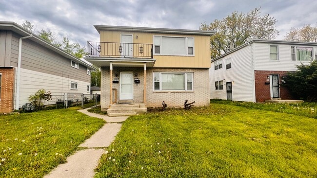 property at 8907 W Hampton Ave
