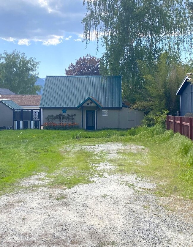 165 Mc Fadden Dr in Manson, WA - Building Photo - Building Photo