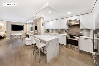 315 E 72nd St in New York, NY - Foto de edificio - Building Photo