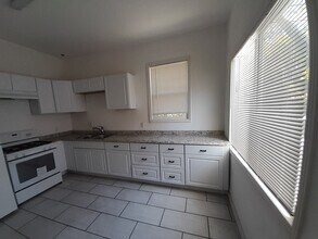 2644 Orchard Ave, Unit 2644 Orchard Avenue in Los Angeles, CA - Building Photo - Building Photo