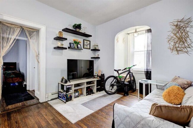 5 Lienau Pl-Unit -1R in Jersey City, NJ - Foto de edificio - Building Photo