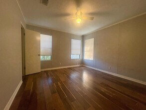 905 Kirk St in Taylor, TX - Building Photo - Building Photo