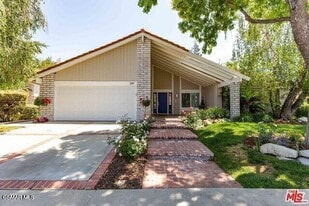 3287 W Sierra Dr in Thousand Oaks, CA - Building Photo