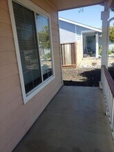 2380 Paradise Dr in Hollister, CA - Building Photo - Building Photo