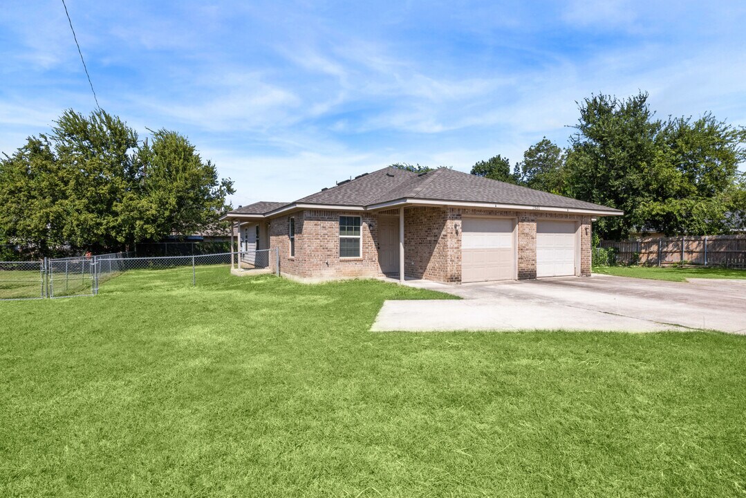 2501 Oak Ln, Unit A in Georgetown, TX - Building Photo