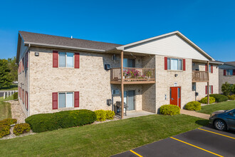 Shade Tree in Kaukauna, WI - Foto de edificio - Building Photo