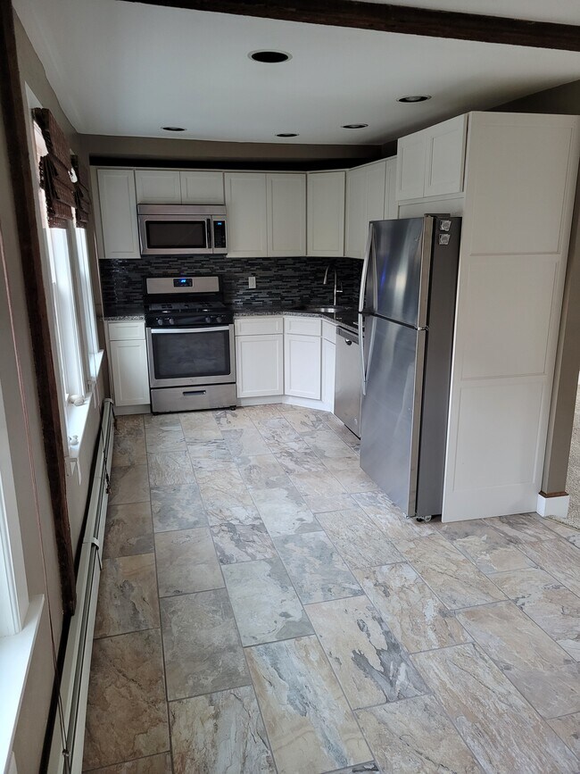 106 Granite St, Unit 3 in Rockport, MA - Building Photo - Building Photo