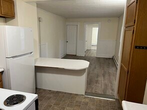 23 Park St, Unit D in Orono, ME - Foto de edificio - Building Photo