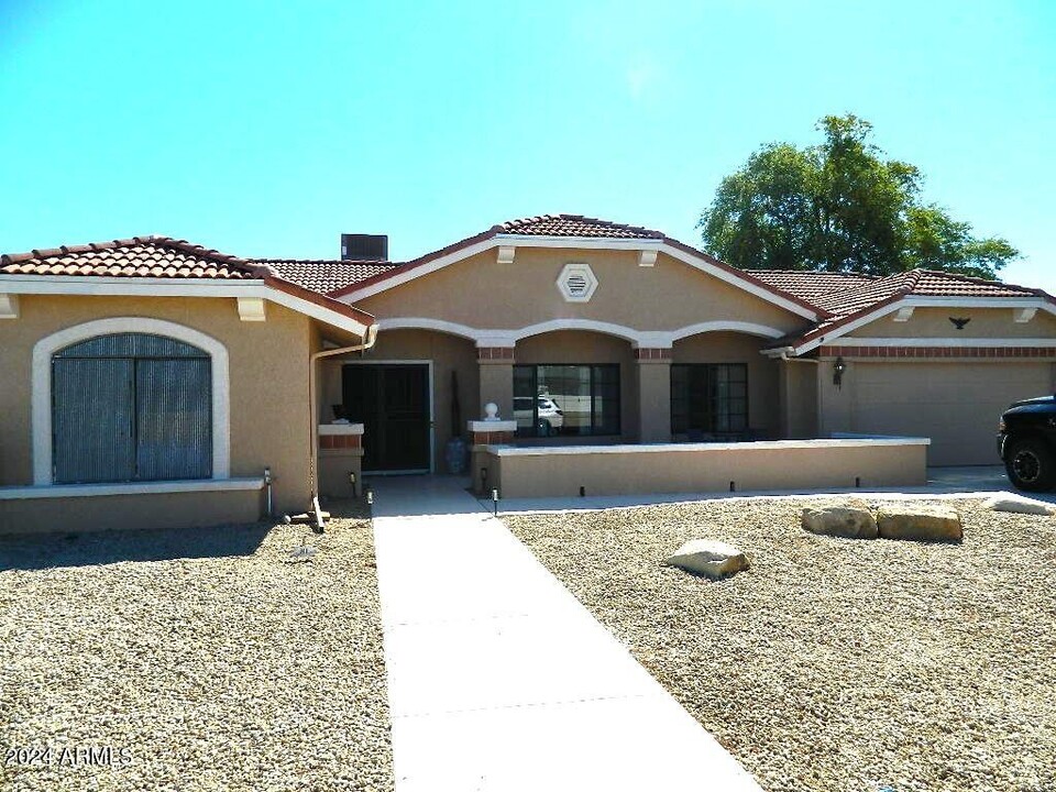 13931 W Oak Glen Dr in Sun City West, AZ - Building Photo