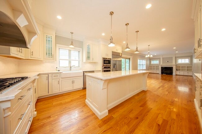 33 Liberty Ave in Lexington, MA - Building Photo - Building Photo