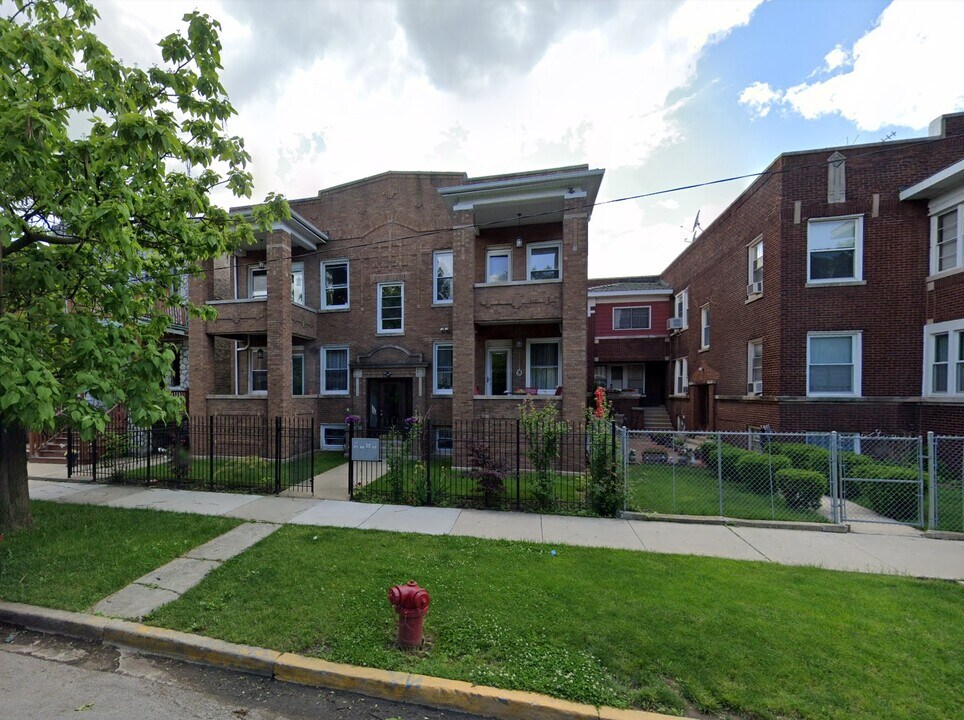 4724 N Troy St in Chicago, IL - Building Photo