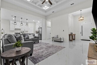 7425 Lake Havasu in Brownsville, TX - Foto de edificio - Building Photo