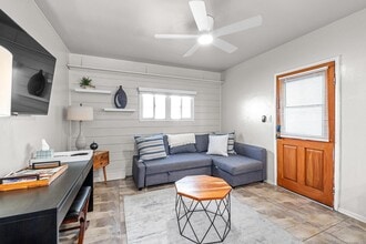 58 10th Ct in Hermosa Beach, CA - Foto de edificio - Building Photo