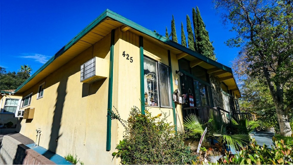 425 W Sierra Madre Blvd in Sierra Madre, CA - Building Photo