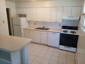 1201 Wall St, Unit 4 in Normal, IL - Building Photo - Building Photo