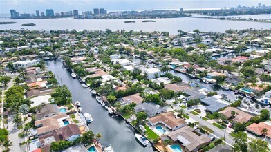 2305 Magnolia Dr in North Miami, FL - Foto de edificio - Building Photo