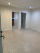 1020 Palm Ave, Unit 6 in West Hollywood, CA - Building Photo - Building Photo