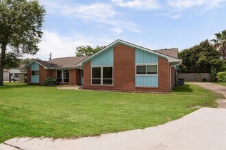 3016 Carlisle St in La Porte, TX - Building Photo - Building Photo