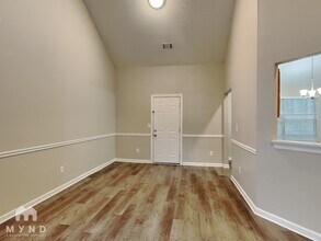 3063 Dogwood Ave, Unit 309 in Decatur, GA - Foto de edificio - Building Photo