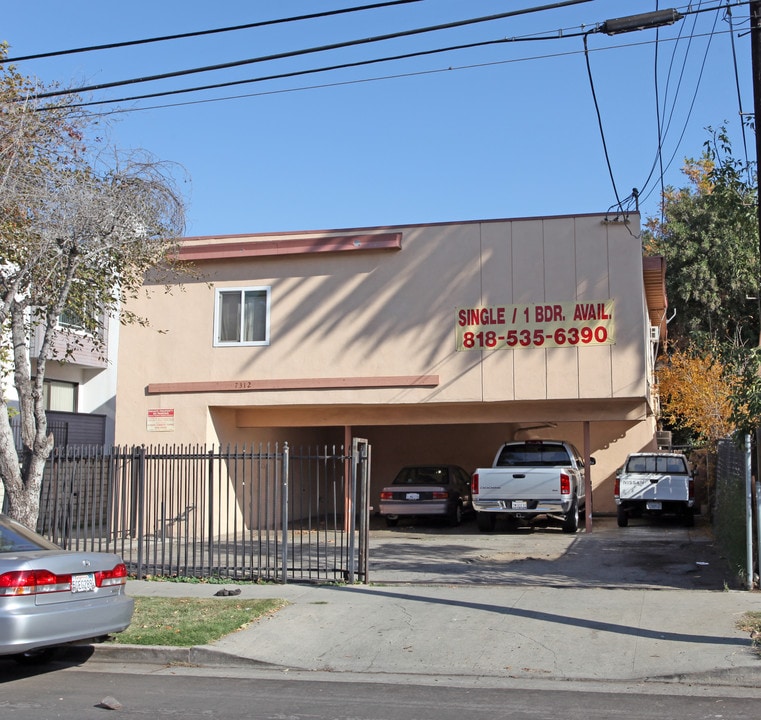 7312 INDEPENDENCE AV in Canoga Park, CA - Building Photo