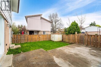 2 Hunt Club Dr in Brampton, ON - Building Photo - Building Photo