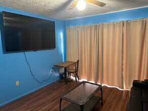 8602 Champlain Ct in Tampa, FL - Foto de edificio - Building Photo