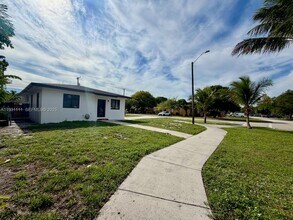 800 Jann Ave in Opa Locka, FL - Building Photo - Building Photo