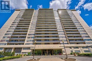 2000 Sheppard Ave W in Toronto, ON - Building Photo