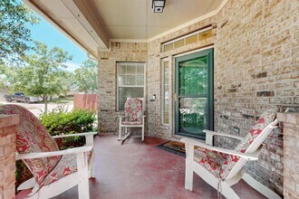 360 Canterbury Dr in Austin, TX - Building Photo - Building Photo