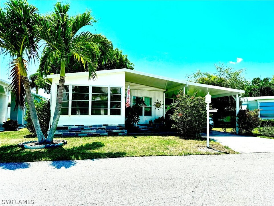 147 Norfolk Pine Ln in Naples, FL - Building Photo